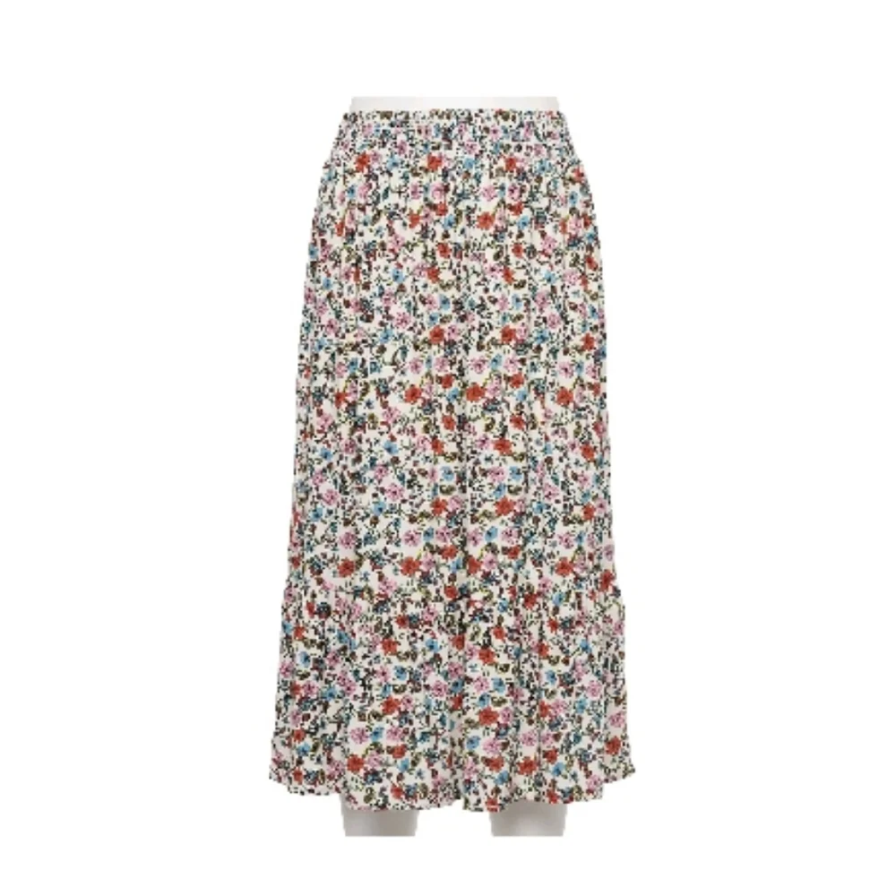 🕶TWO PIECES Flower Top and Skirt🕶 - Picture 2 of 5